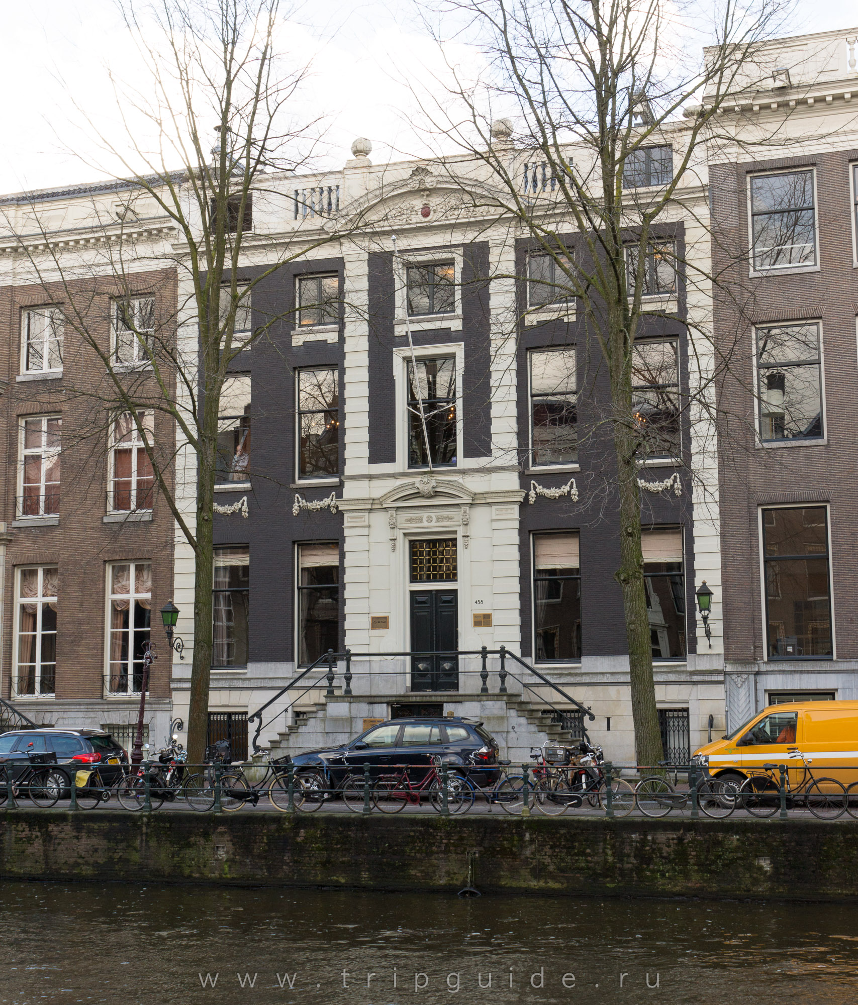 Дом антиквара (Herengracht 458) принадлежала Жаук Гудстиккеру, коллекция насчитывала более 1000 картин. Во время войны немцы вывезли почти всё. В наст. время найдено около 200 не самых ценных работ