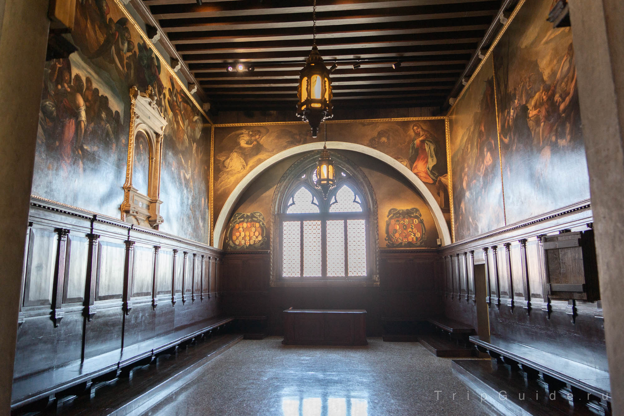 Старый зал совета сорока (Sala della Quarantia Civil Vecchia) — данный совет был был создан Великим Советом в конце двенадцатого века и был высшим апелляционным судом в республике