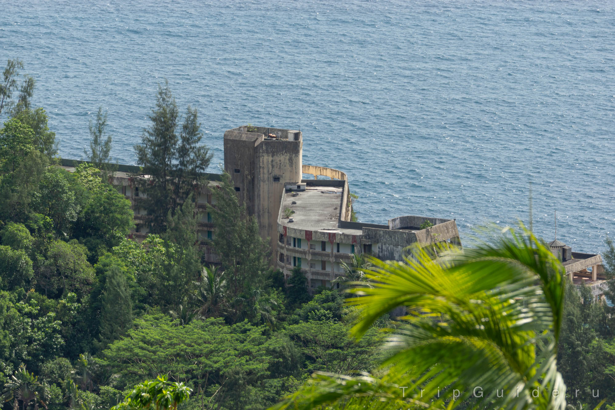 Заброшенный отель Berjaya Mahe Beach 
