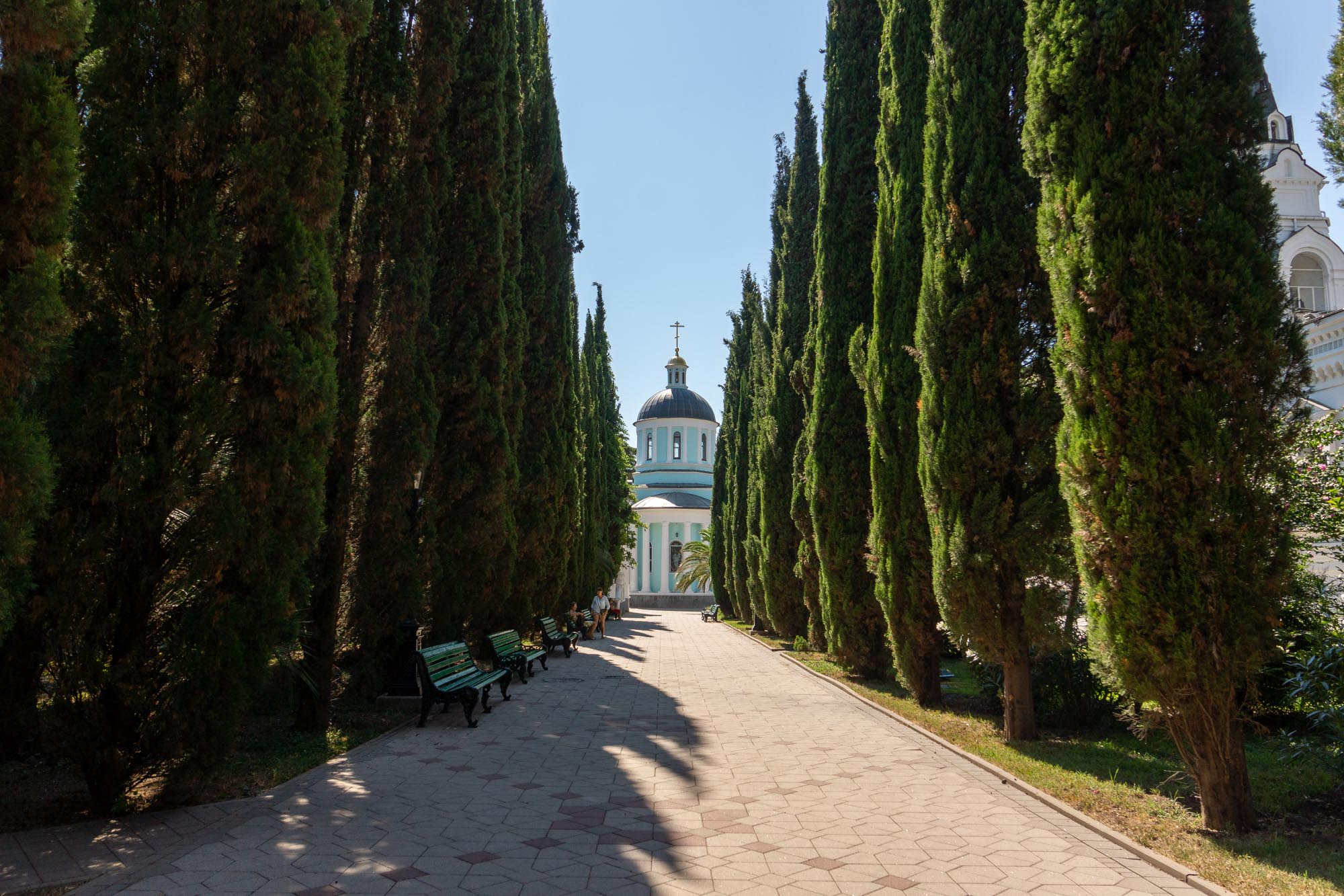 Аллея кипарисов на территории храма Архангела Михаила