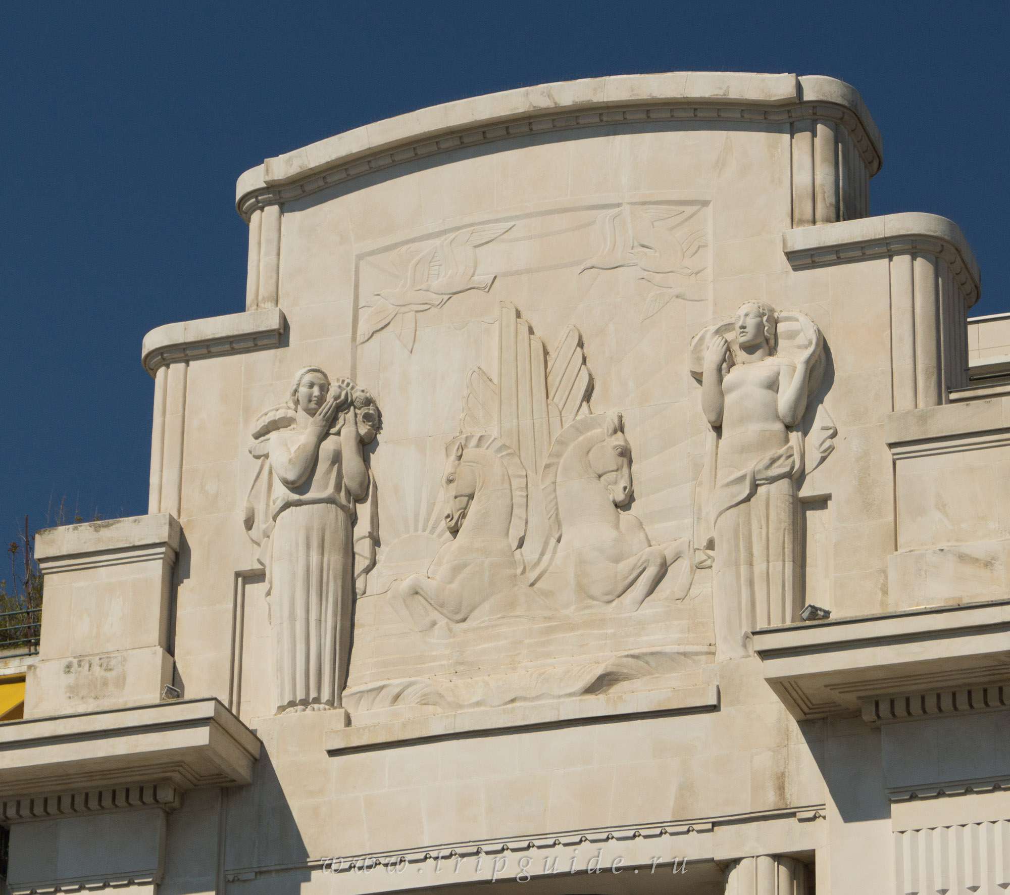 Средиземноморский дворец (Palais de la Méditerranée)