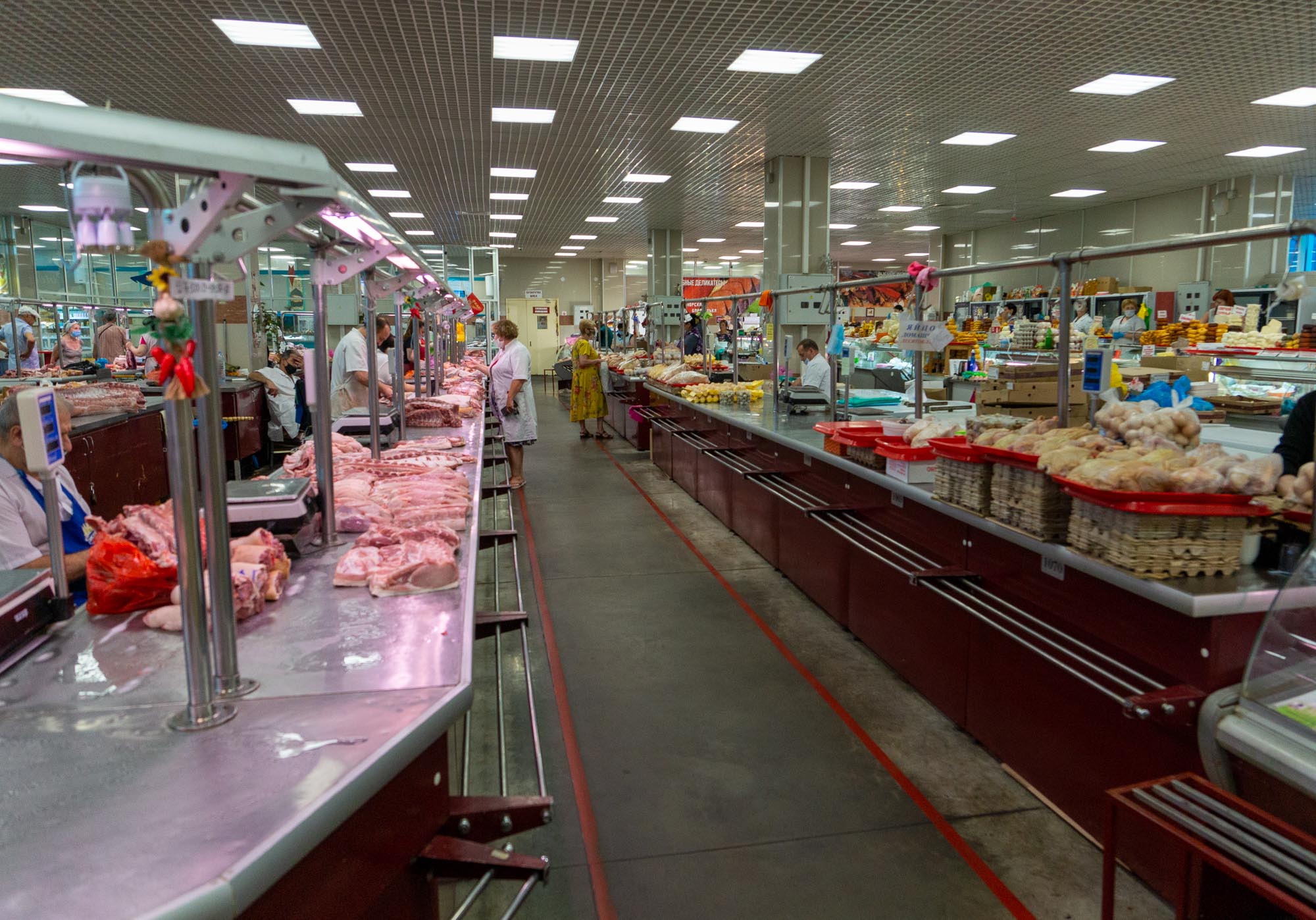 Мясной отдел Центрального рынка Сочи
