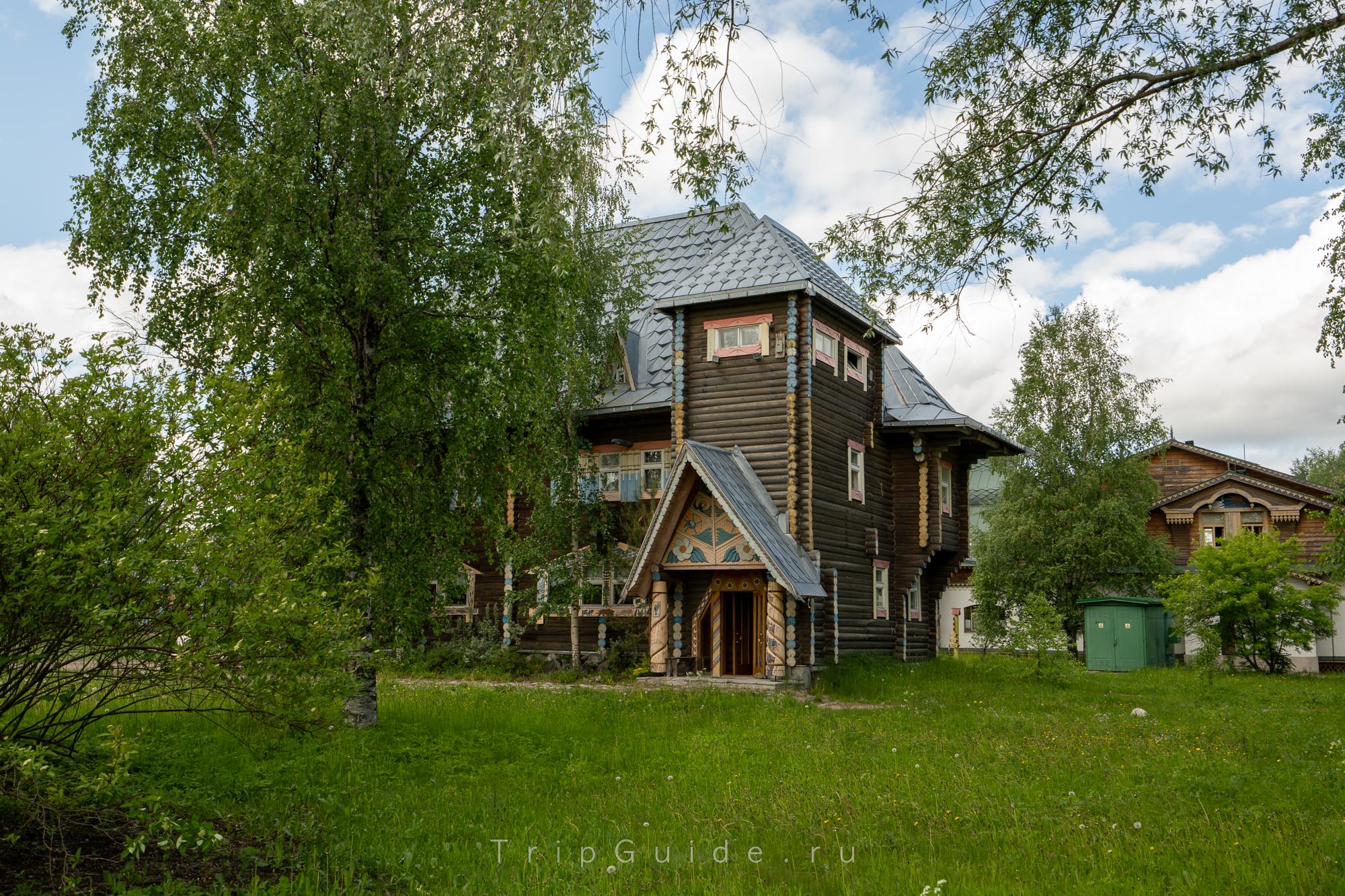 Ремесленные мастерские в деревне Мандроги