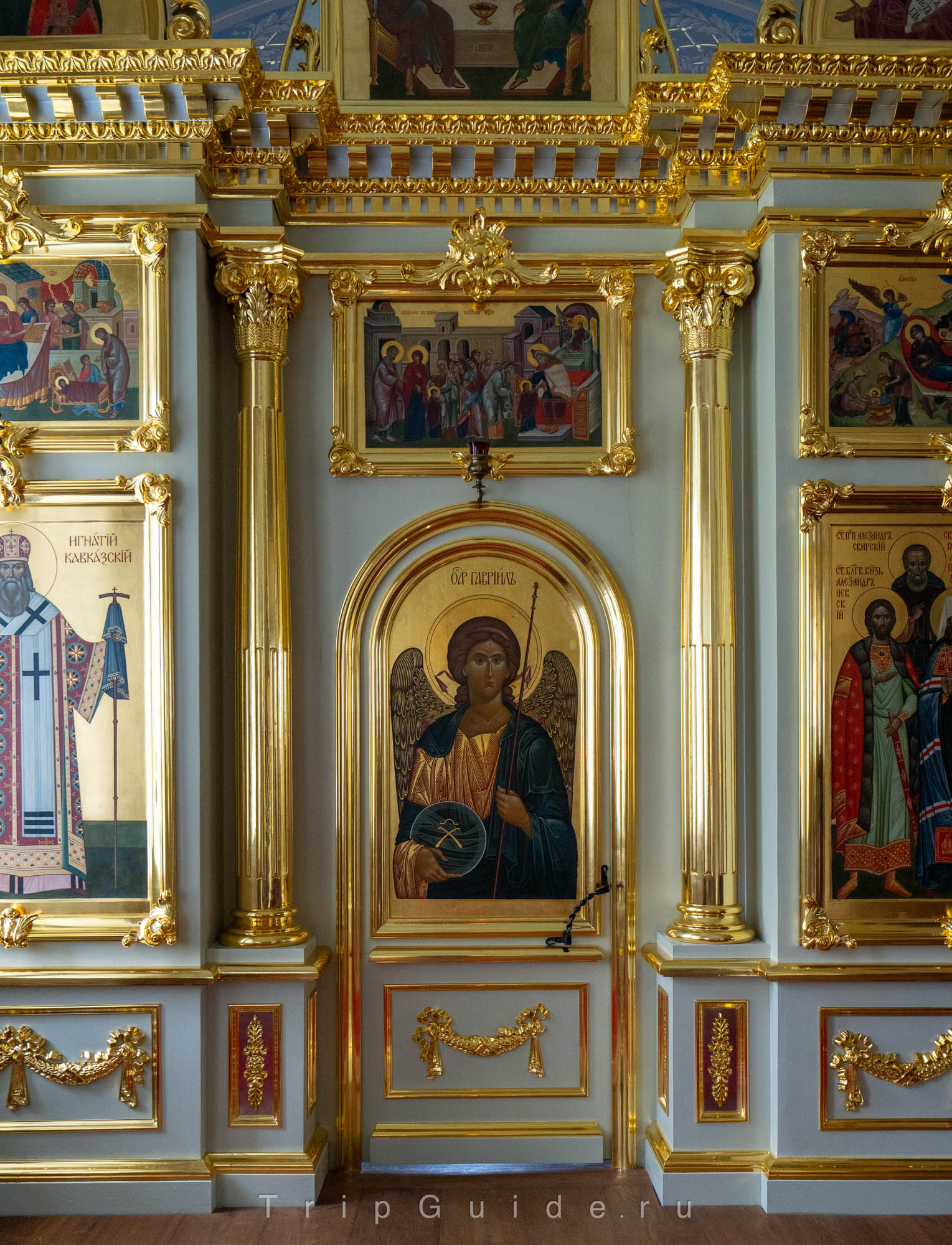 Архангел Гавриил в иконостасе