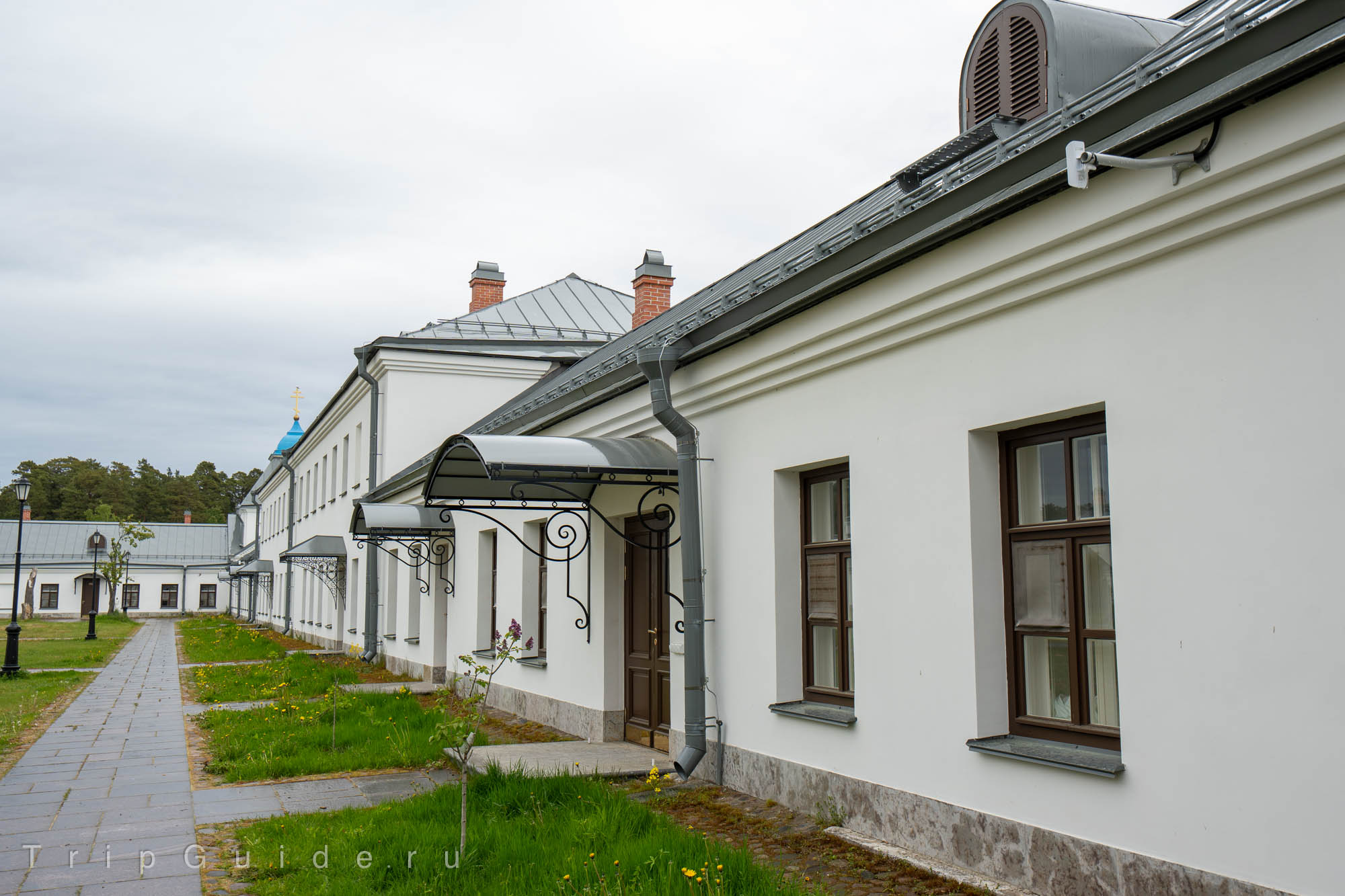 Постройки на территории монастыря, Коневец