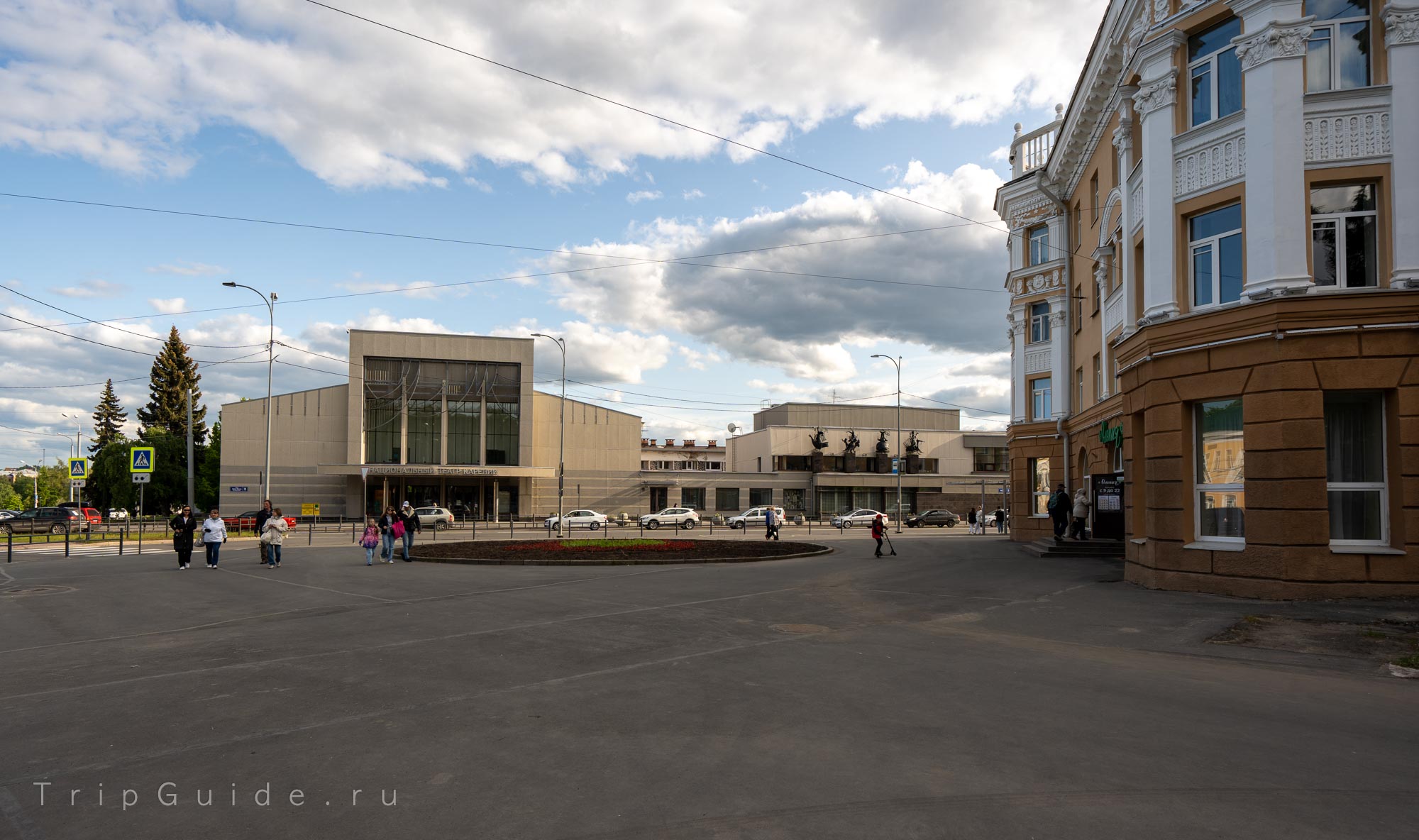 Театральная площадь в Петрозаводске
