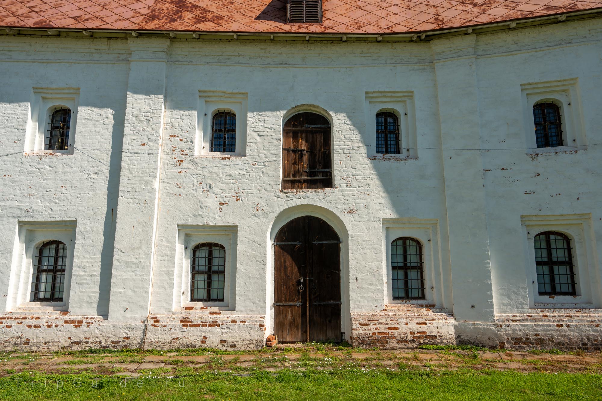 Двери Гостиницы черни