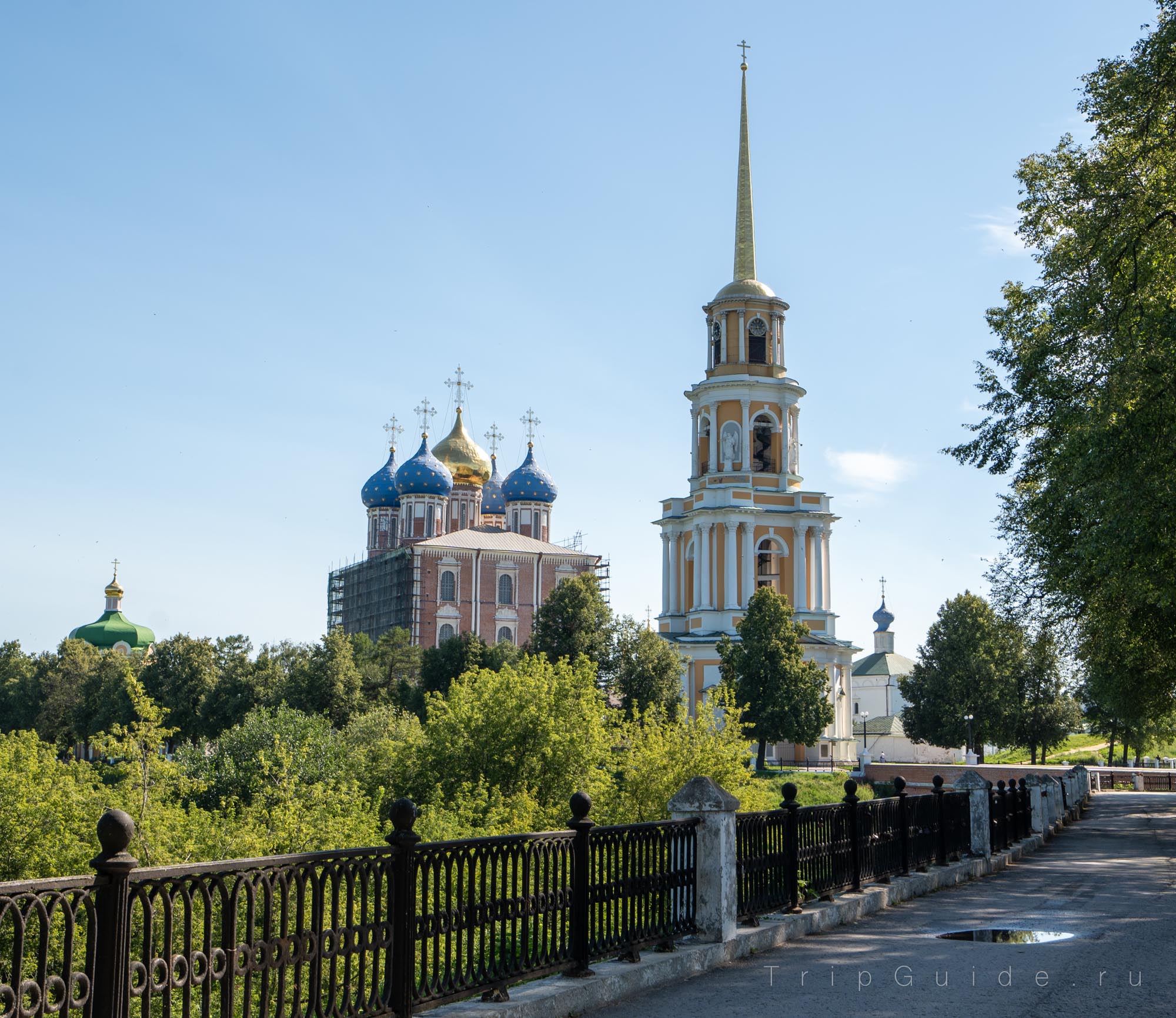 Достопримечательности Рязани: Успенский собор, колокольня и набережная реки Трубеж
