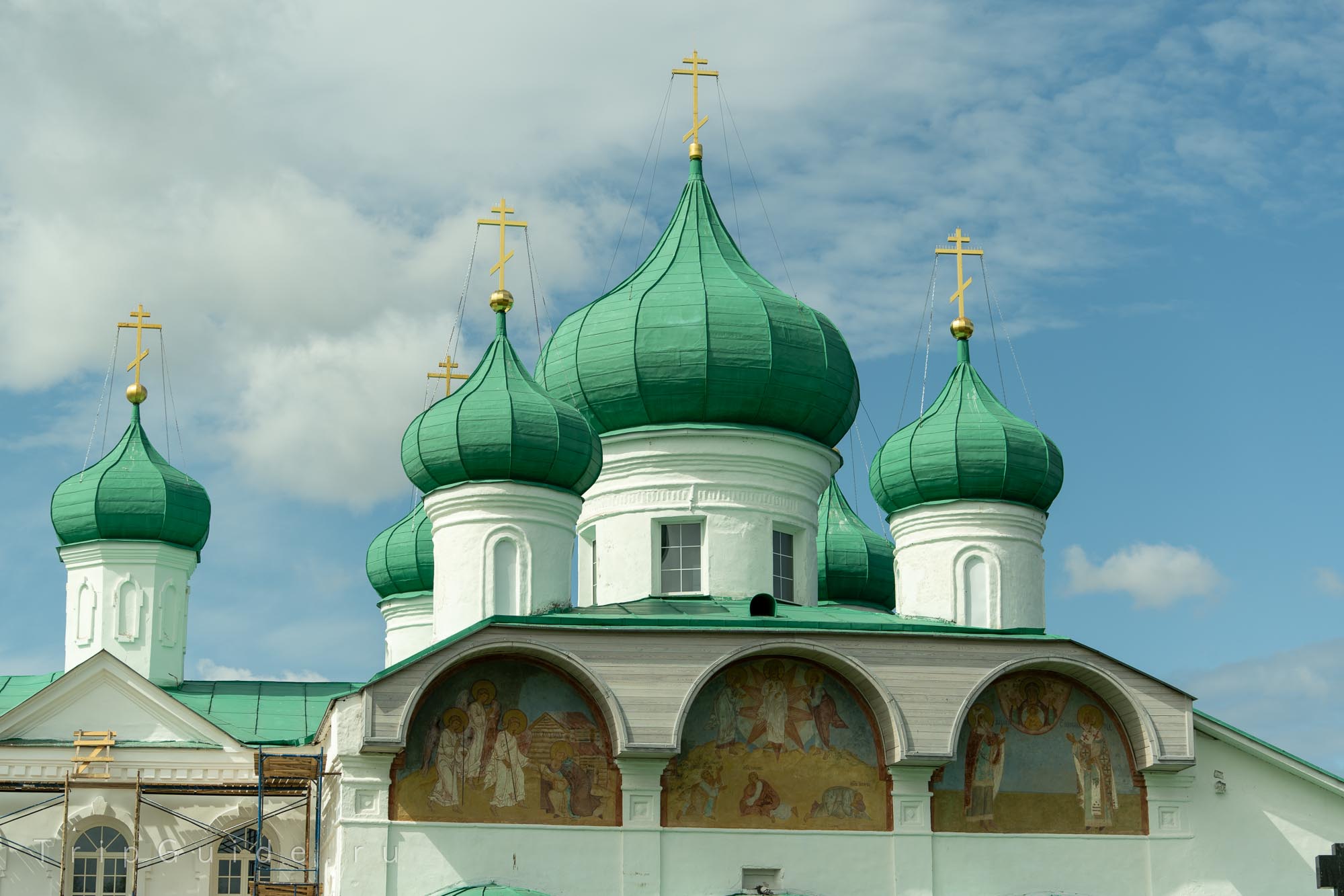 Купола Преображенского собора в Александро-Свирском монастыре