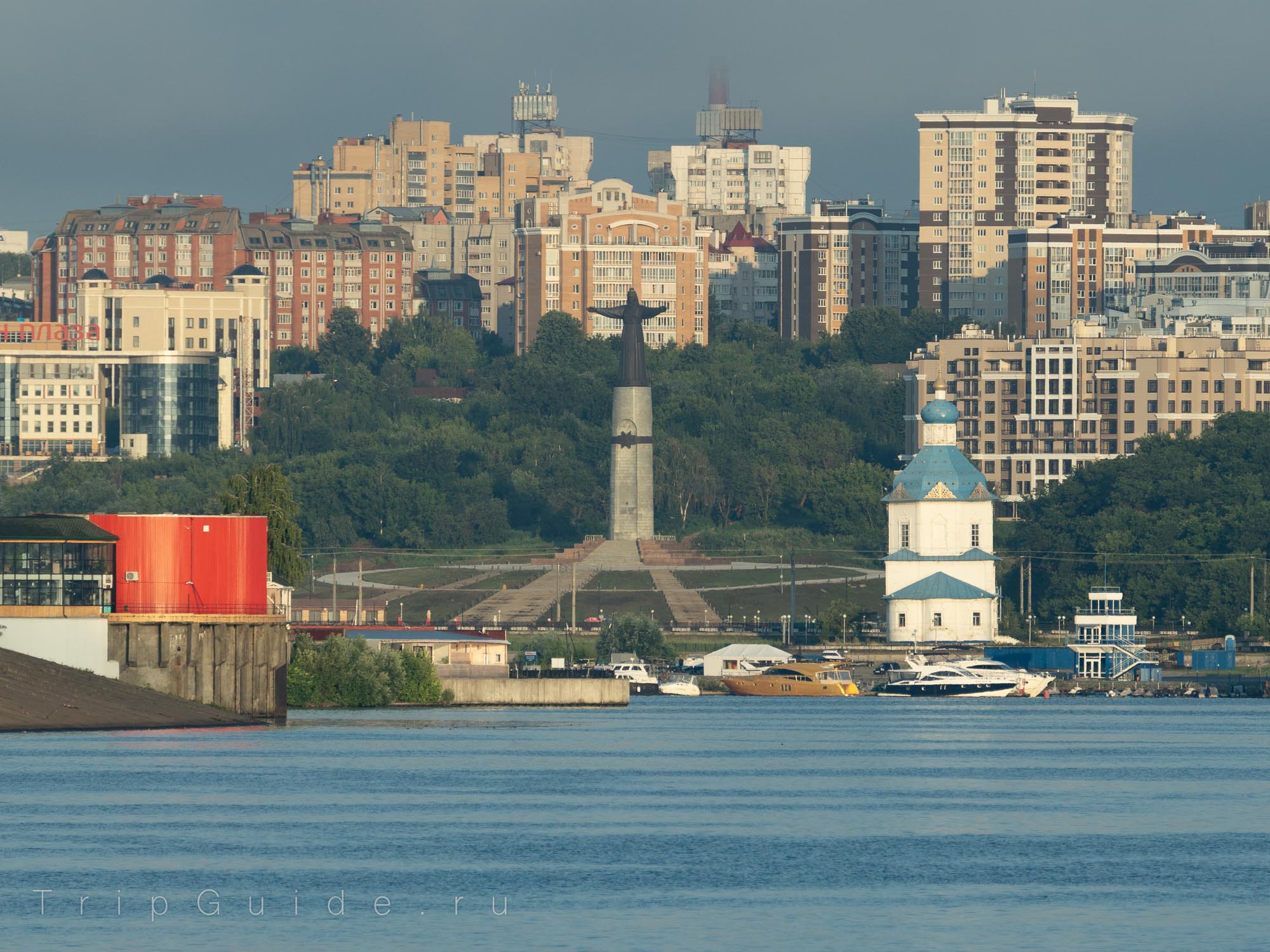 Чебоксары, скульптура Мать-покровительница
