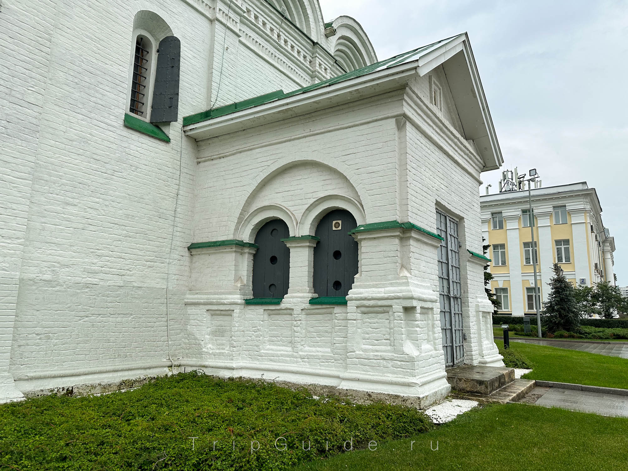 Крыльцо, Михайло-Архангельский собор