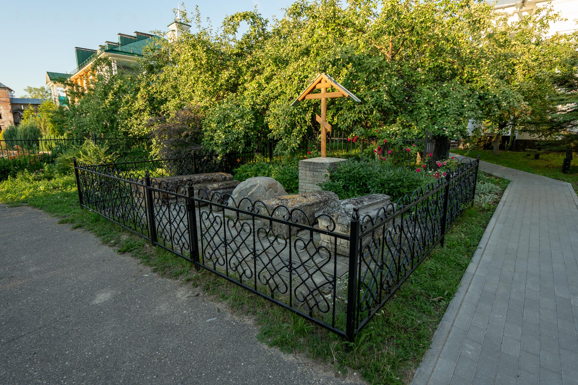 Некрополь в Макарьевском монастыре