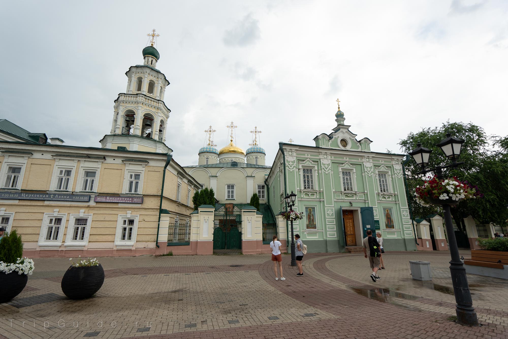 Никольский собор на улице Баумана в Казани