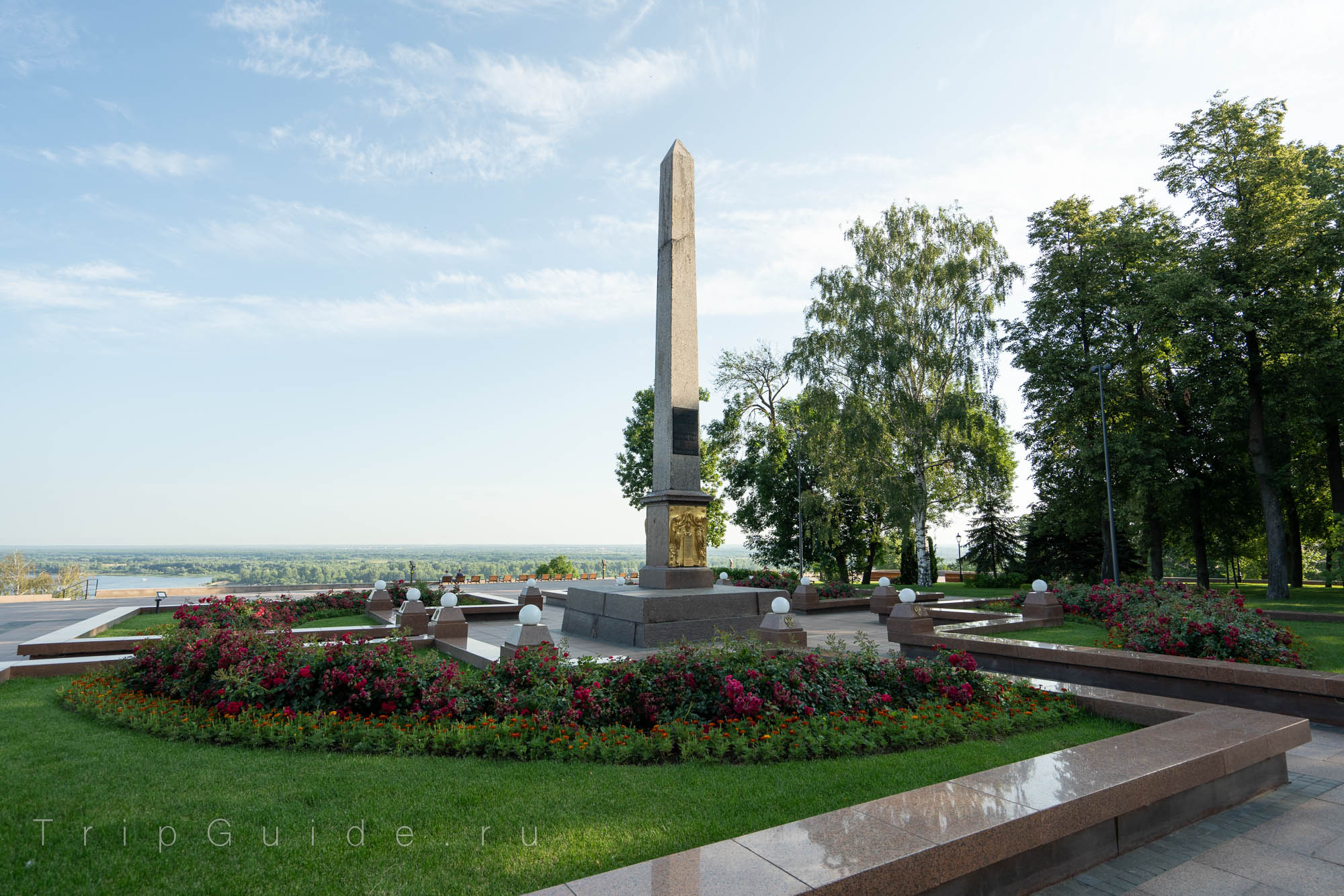 Обелиск Минину и Пожарскому в Нижнем Новгороде