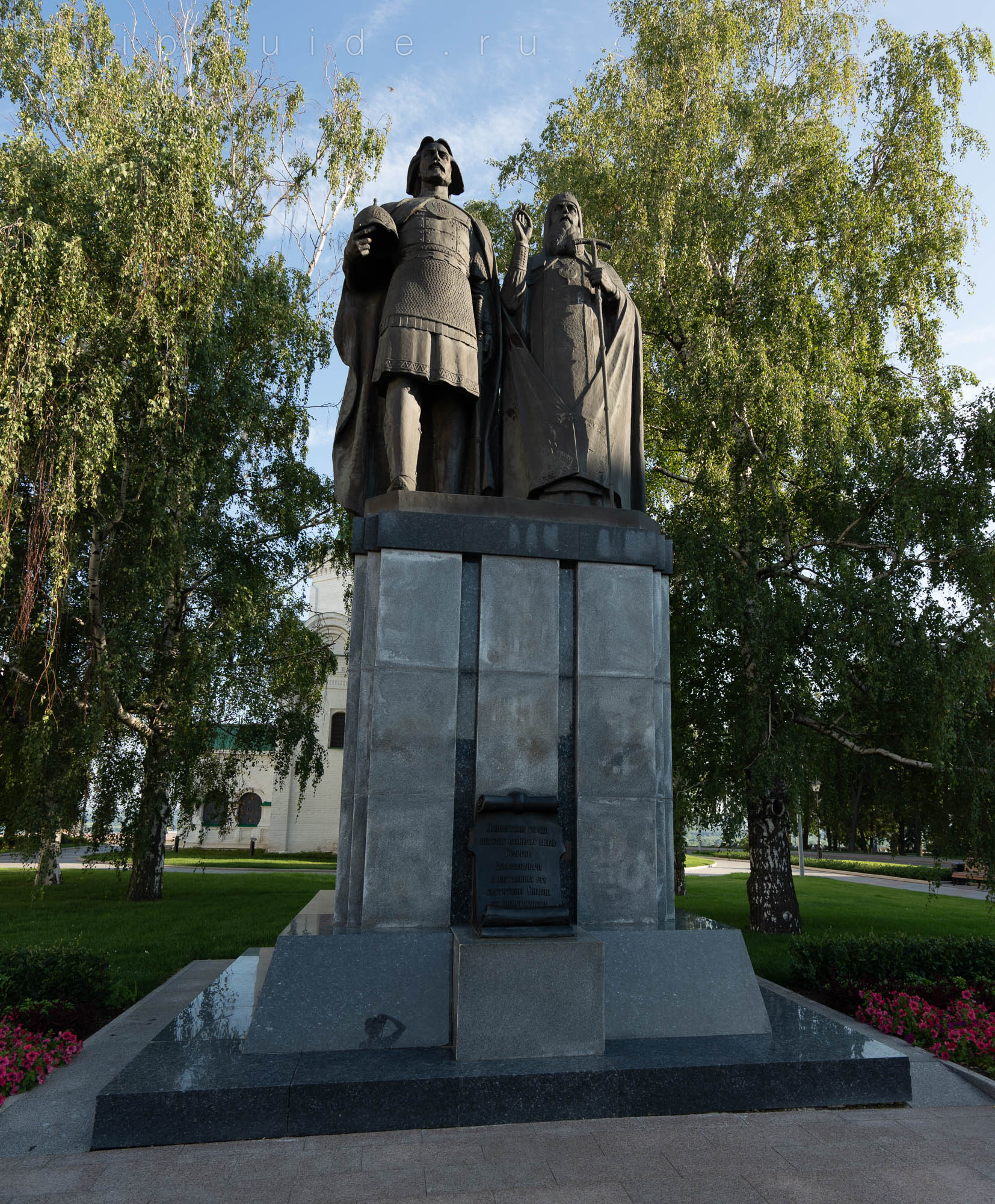 Памятник основателям Нижнего Новгорода