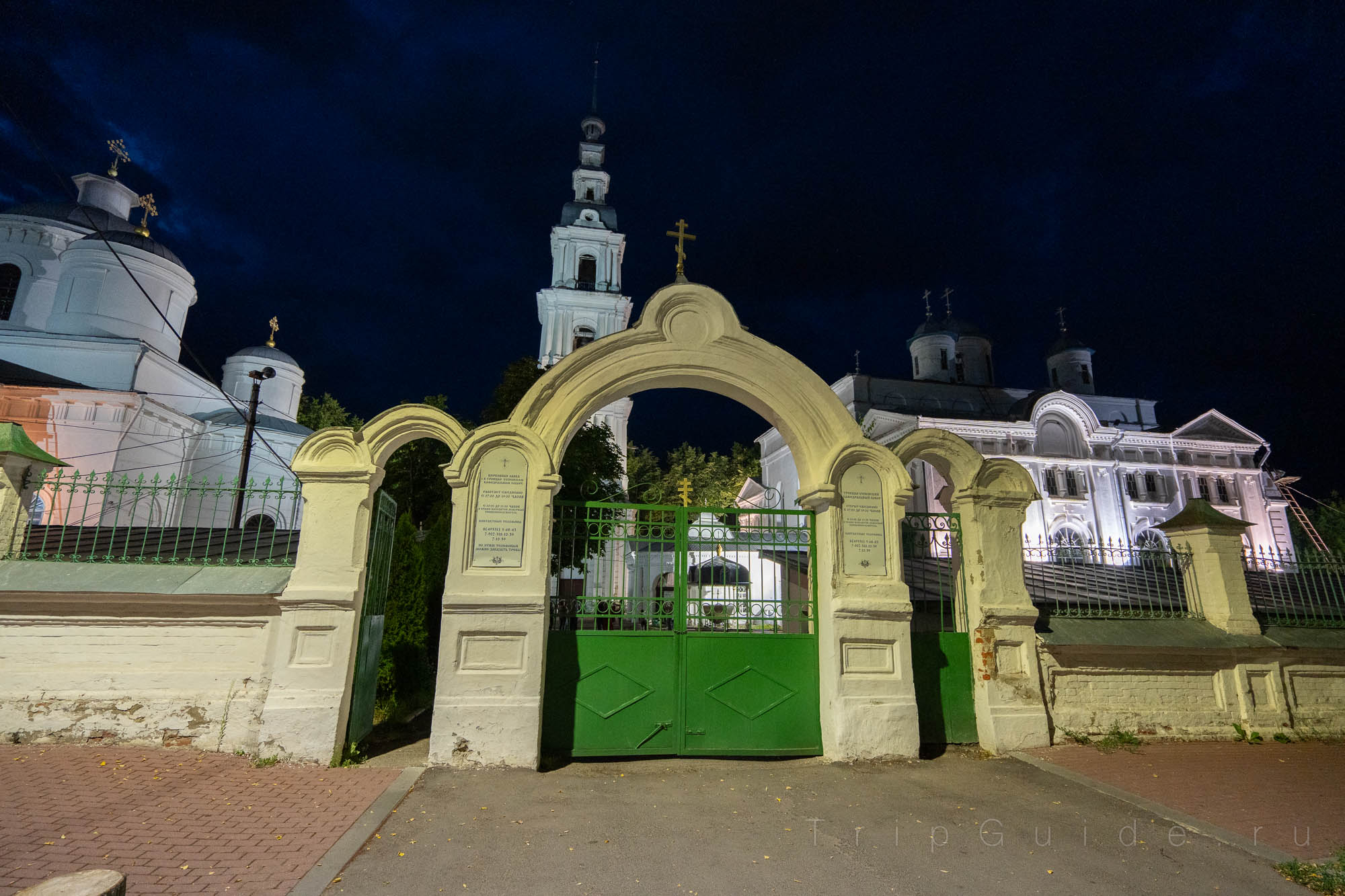 Ворота храмового комплекса в Кинешме