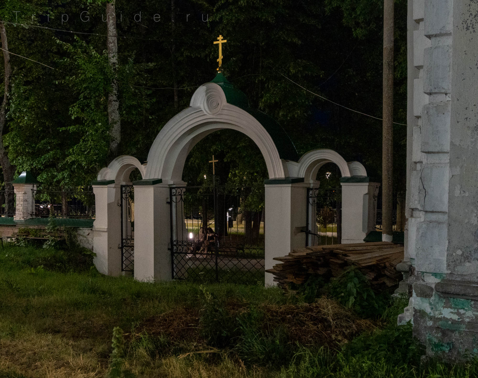 Ворота храмового комплекса в Кинешме