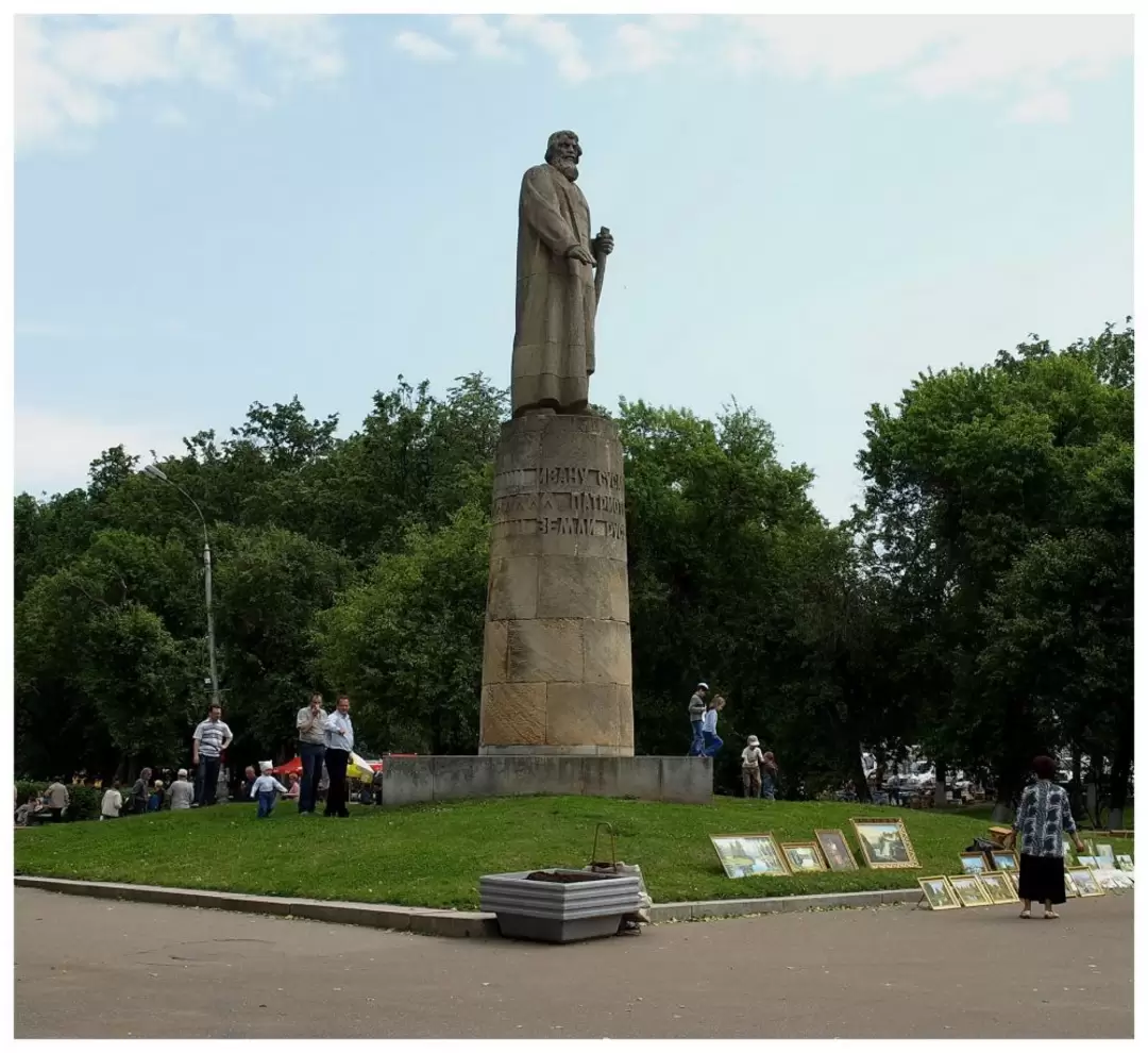 Памятник Ивану Сусанину в Костроме