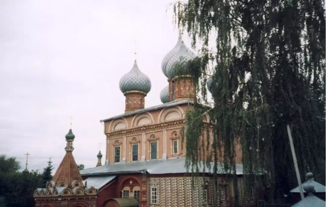 Церковь Воскресения на Дебре в Костроме