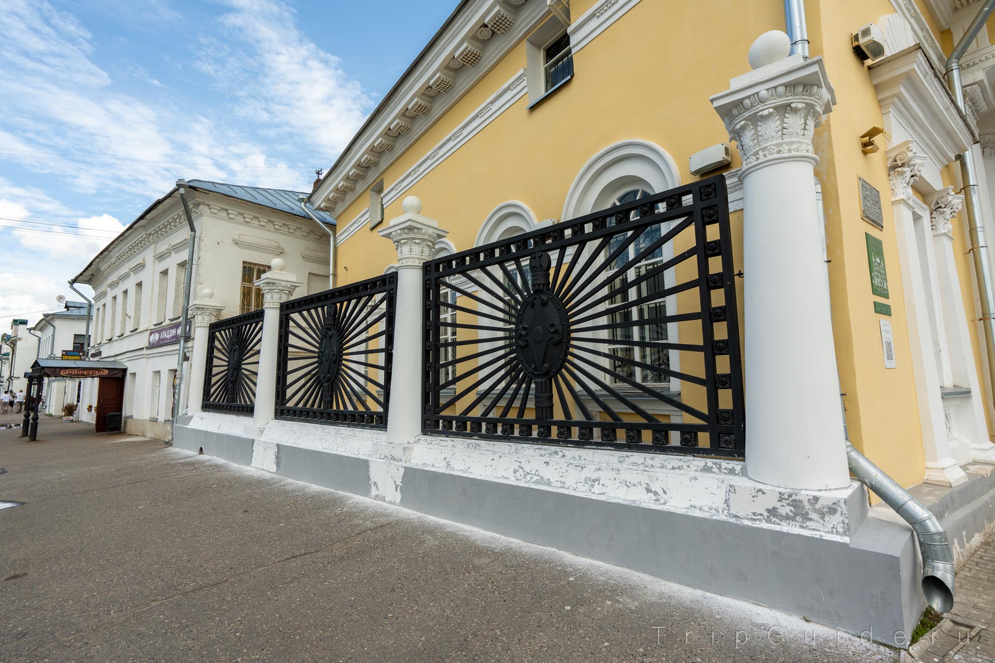 Ограда Гауптвахты