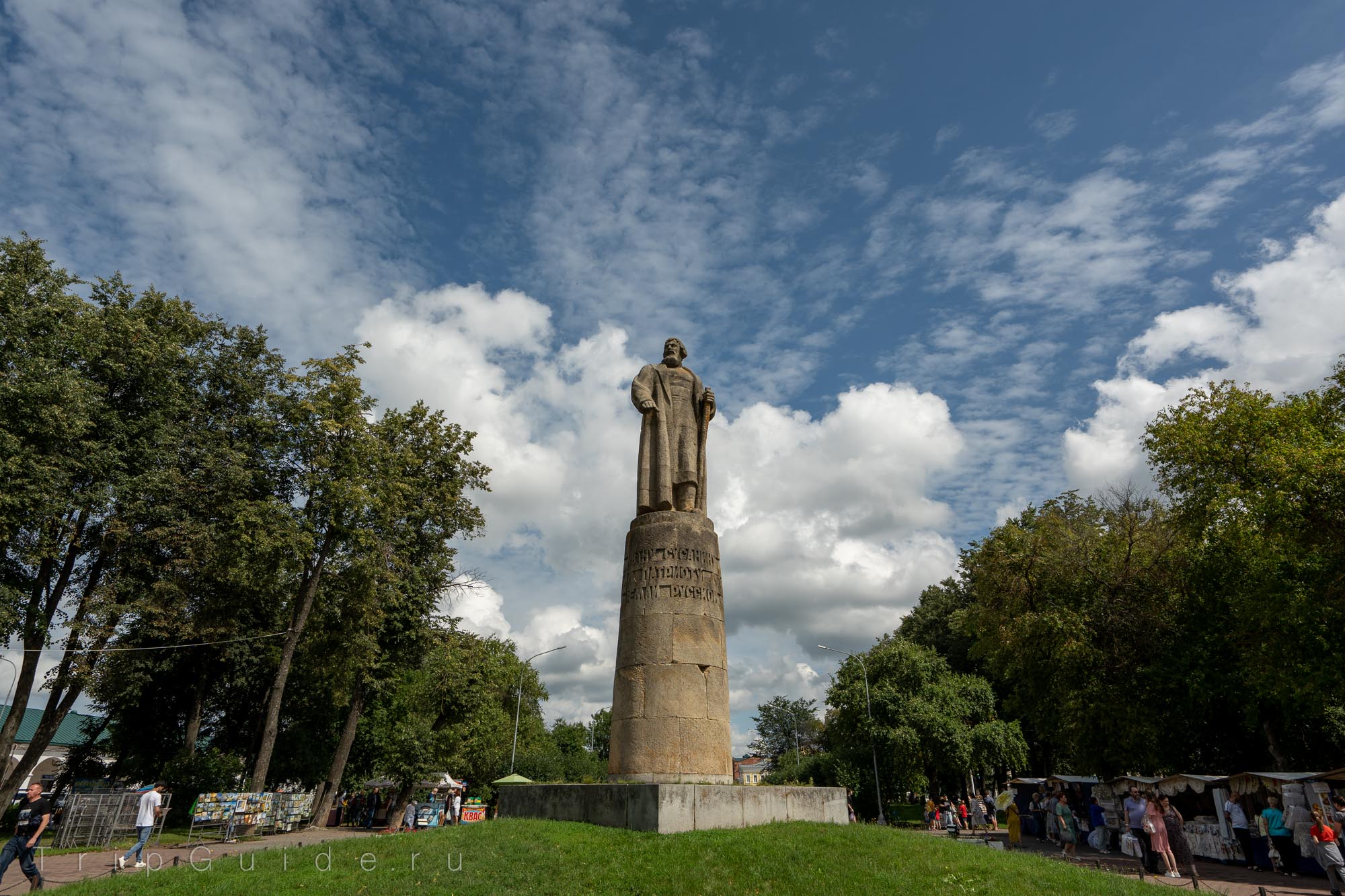 Памятник Ивану Сусанину в Костроме