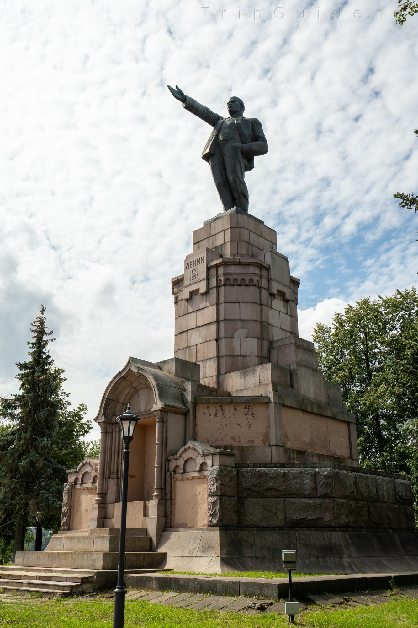 Памятник Ильичу в Костроме