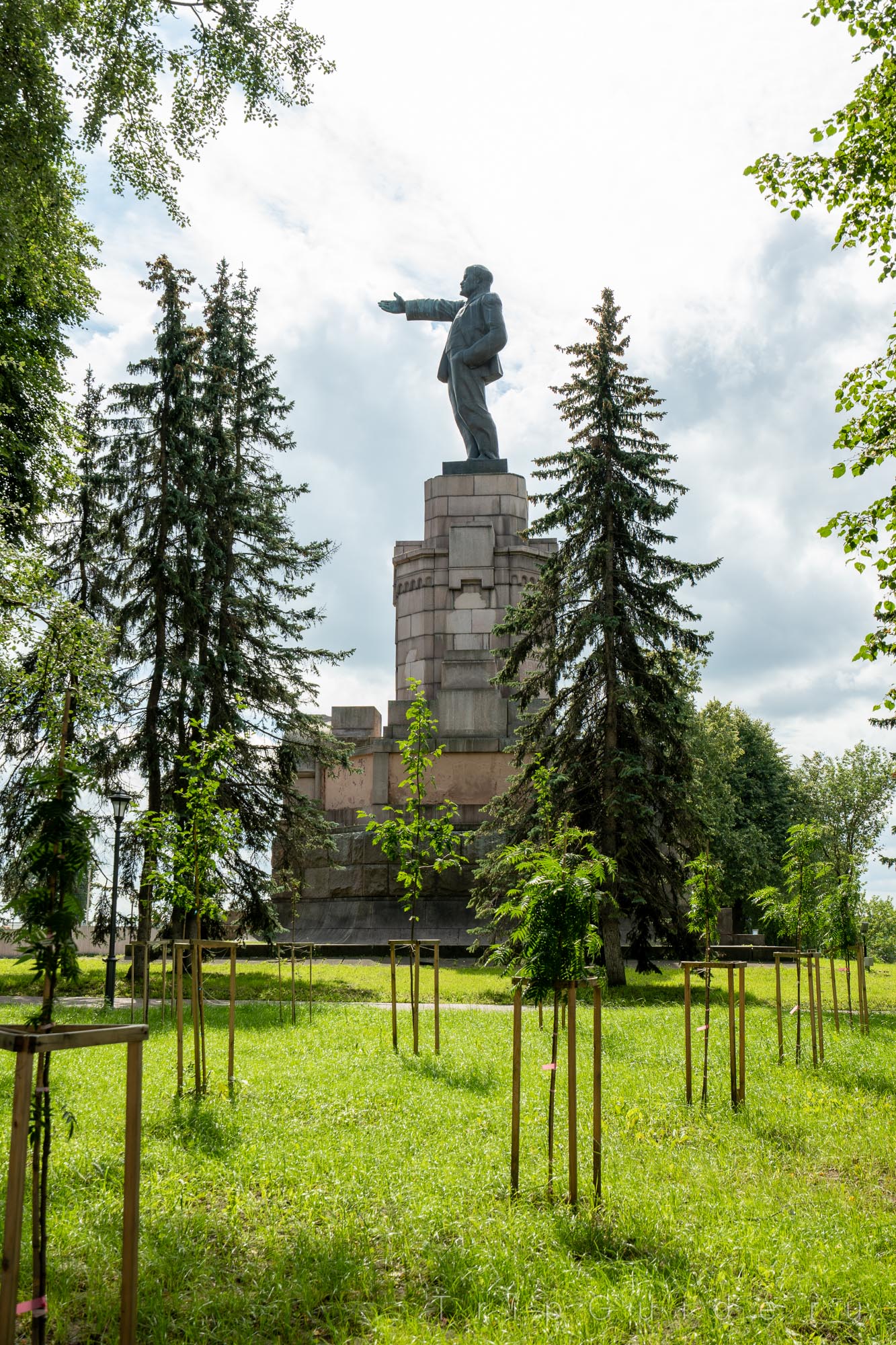 Памятник Ленину в парке Костромы