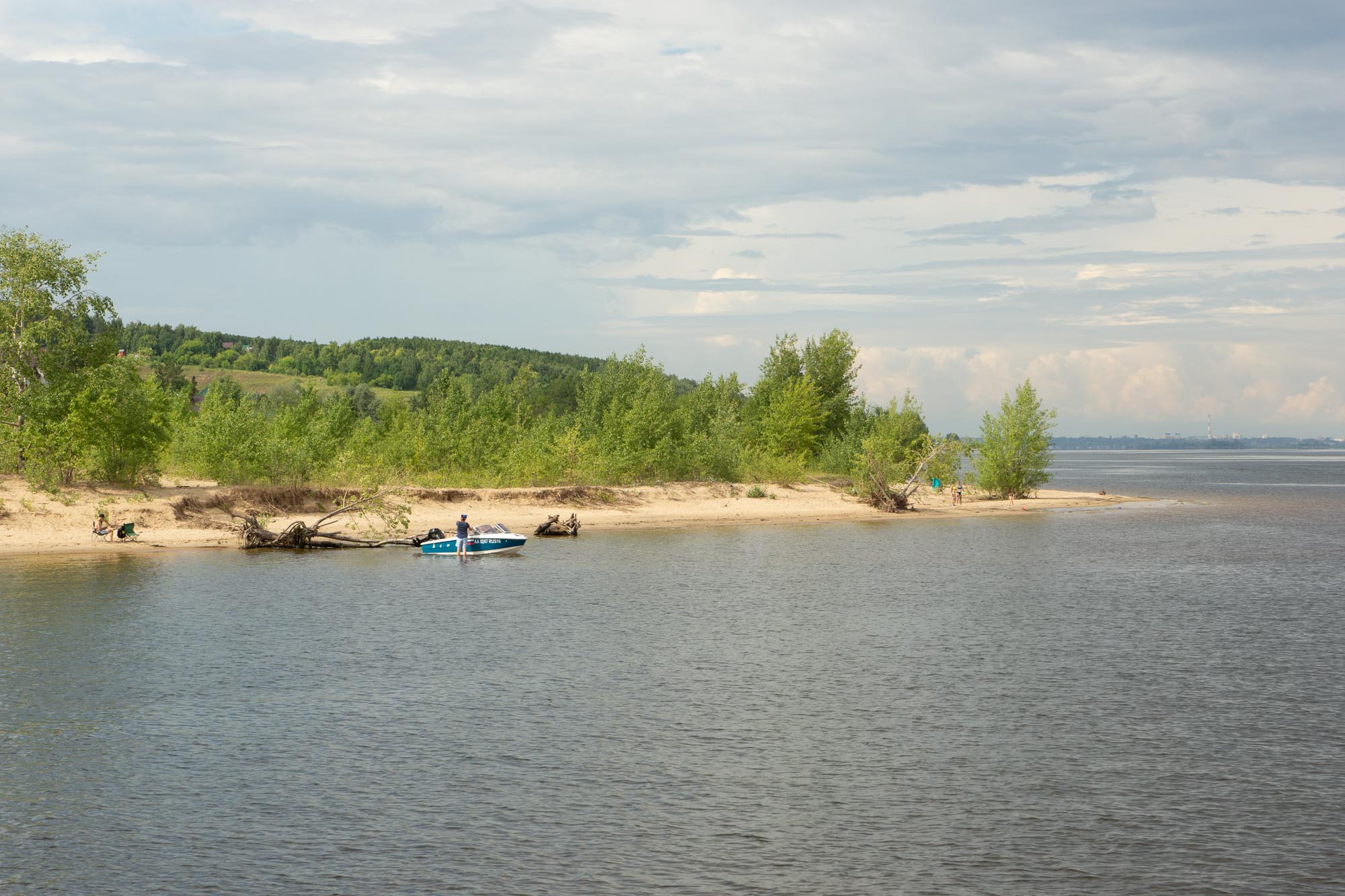 Песчаный пляж в посёлке Нижний Услон близ Казани