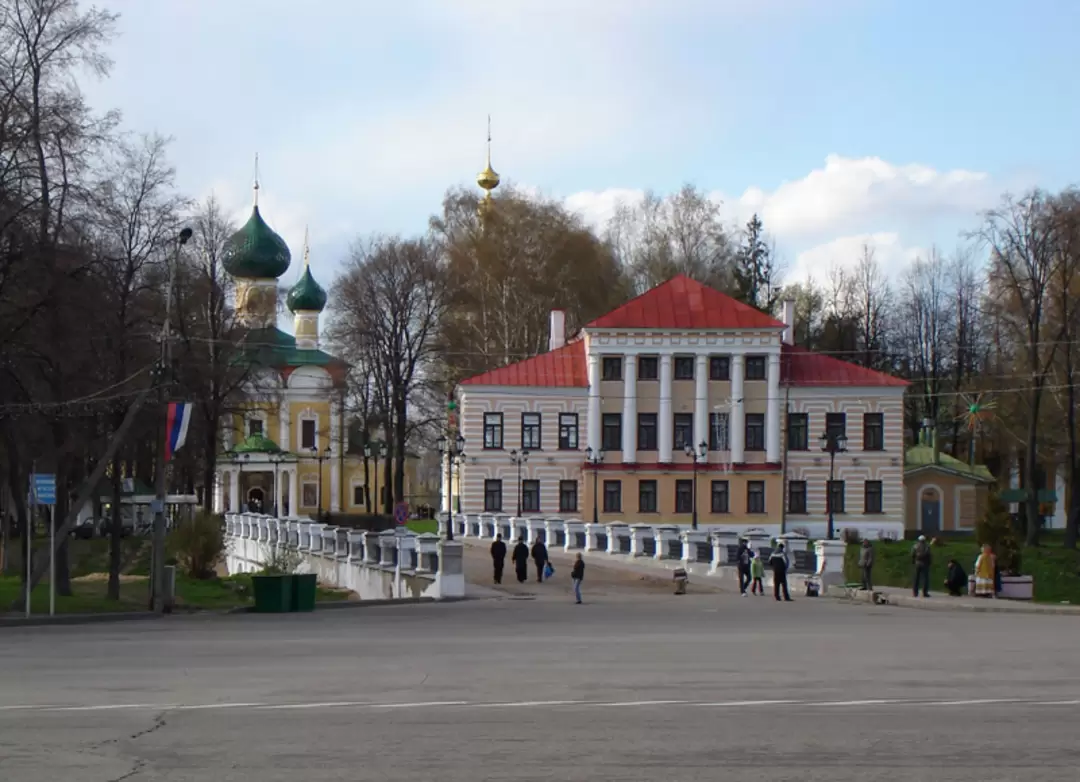 Углич, площадь Коммуны, бывшая Городская дума