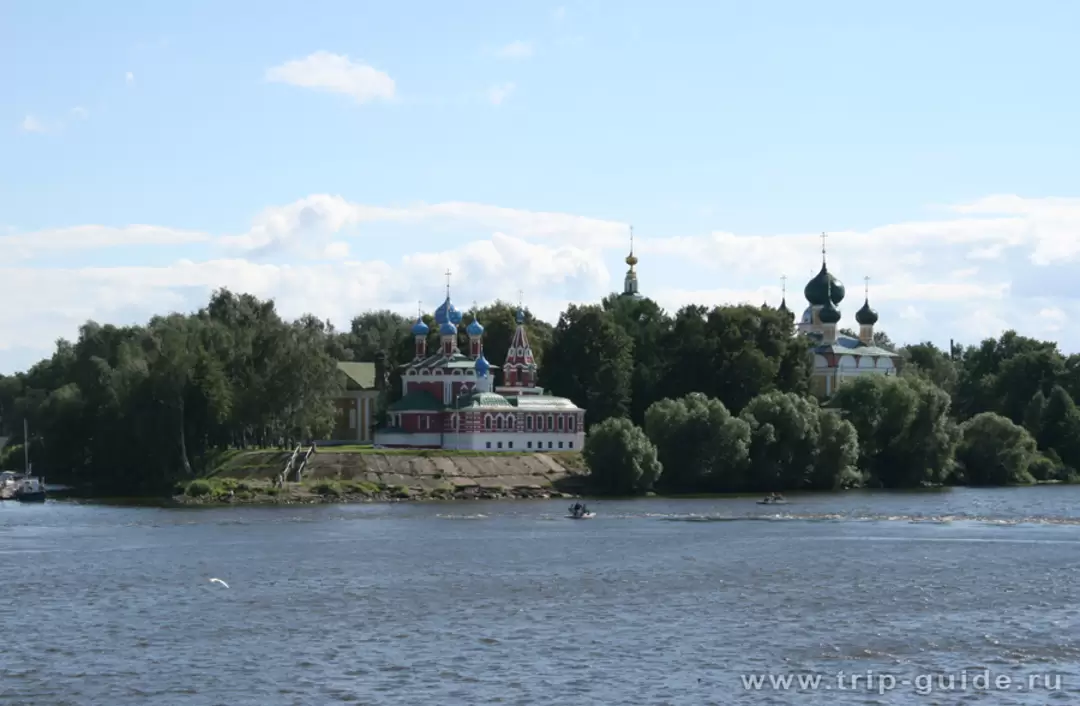 Вид на Угличский кремль с Волги
