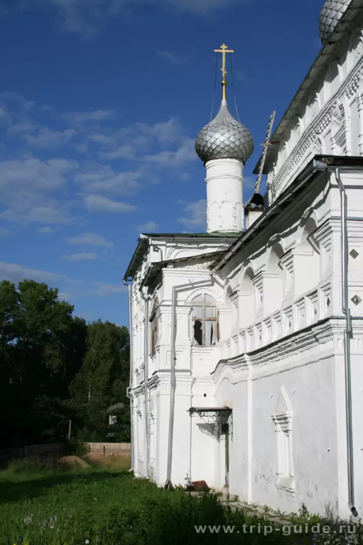 Стены Воскресенского монастыря
