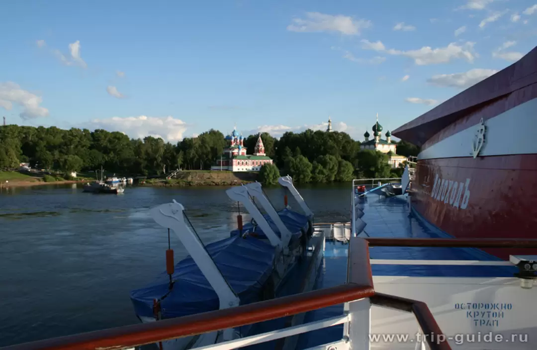 Вид с верхней палубы теплохода на Углич