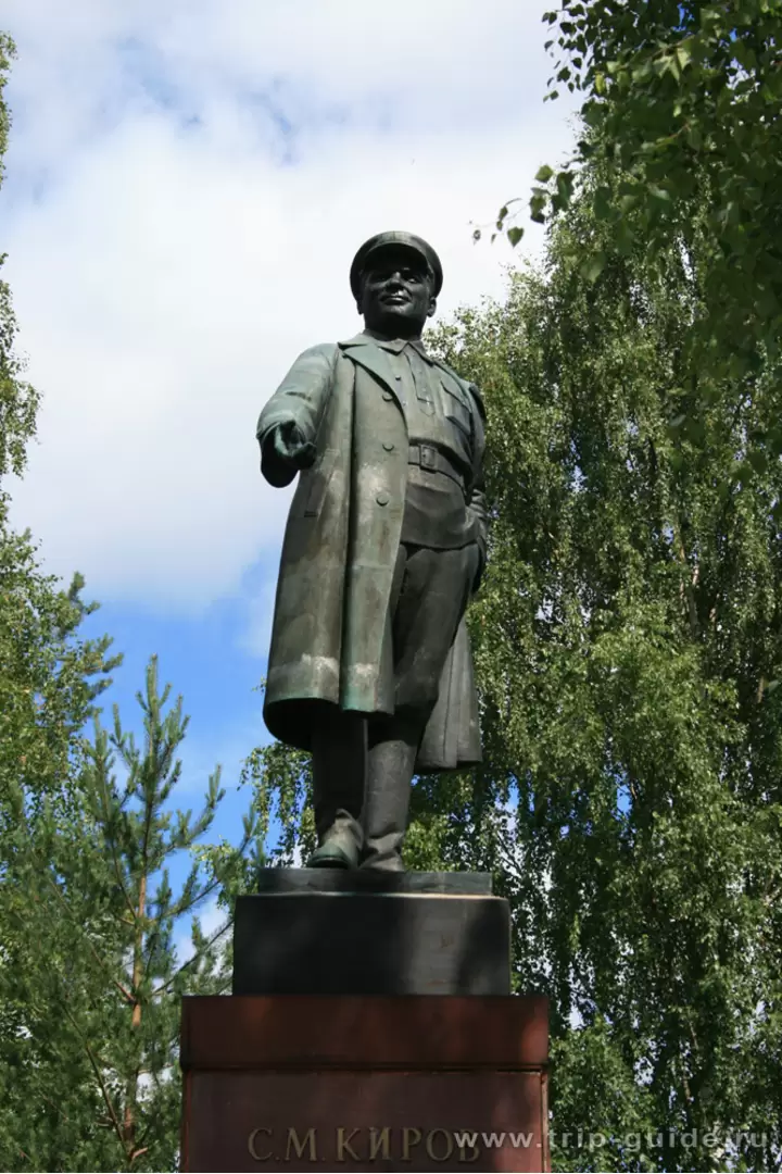 Памятник С.М. Кирову в Свирьстрое