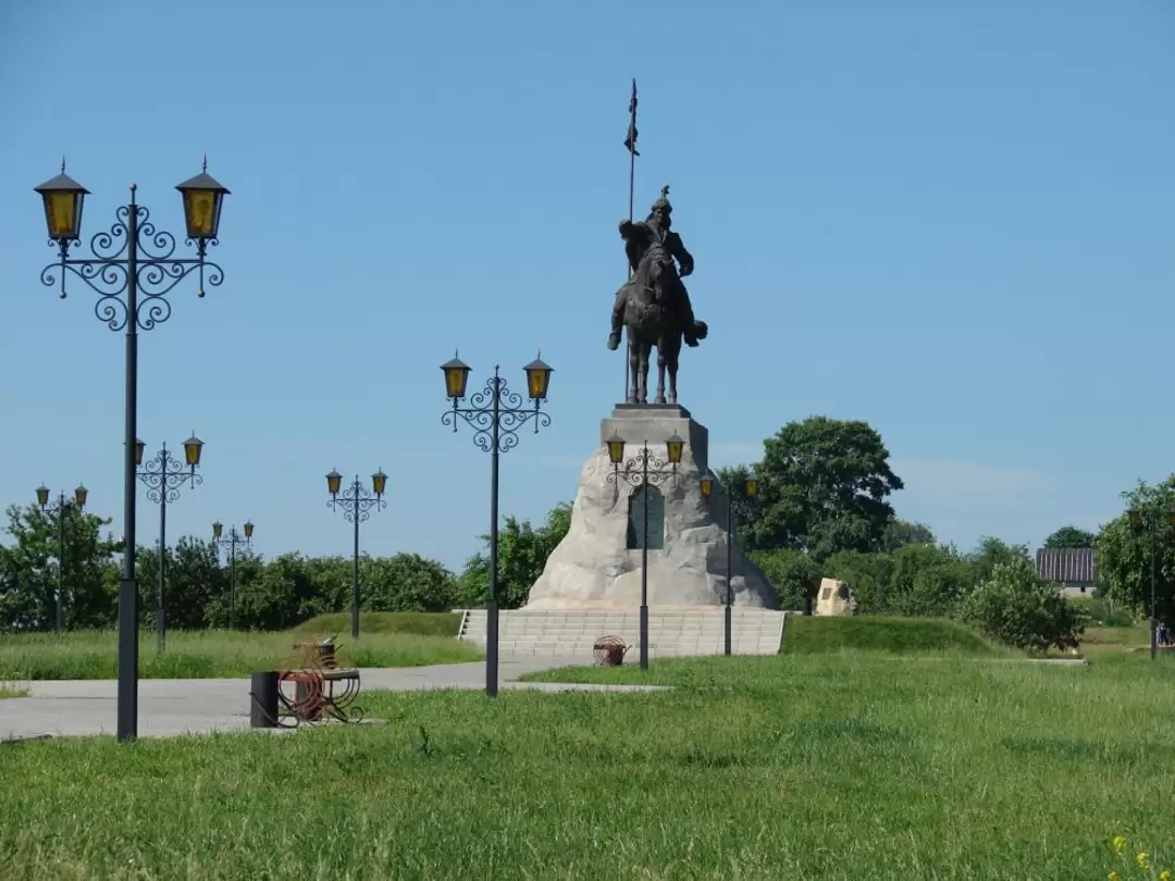 Памятник эмиру Ибрагиму I бен Мухамаду в Елабуге