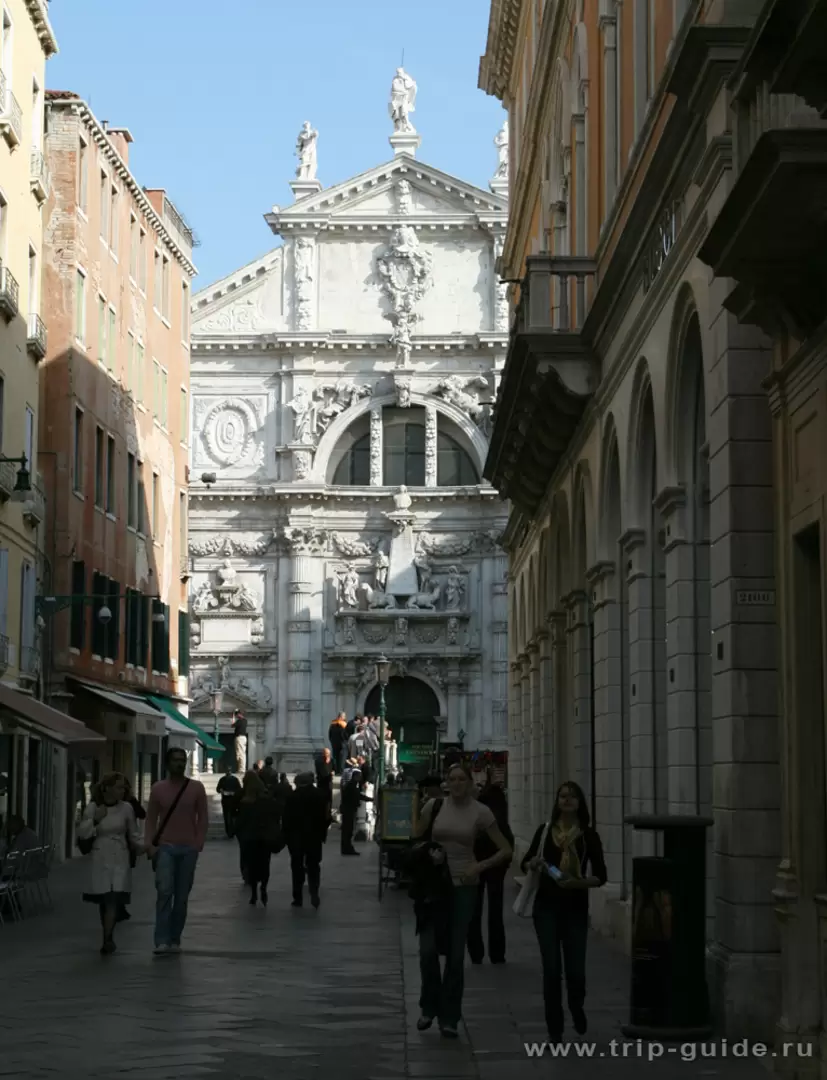 Улица 22 марта (calle Larga 22 Marzo)