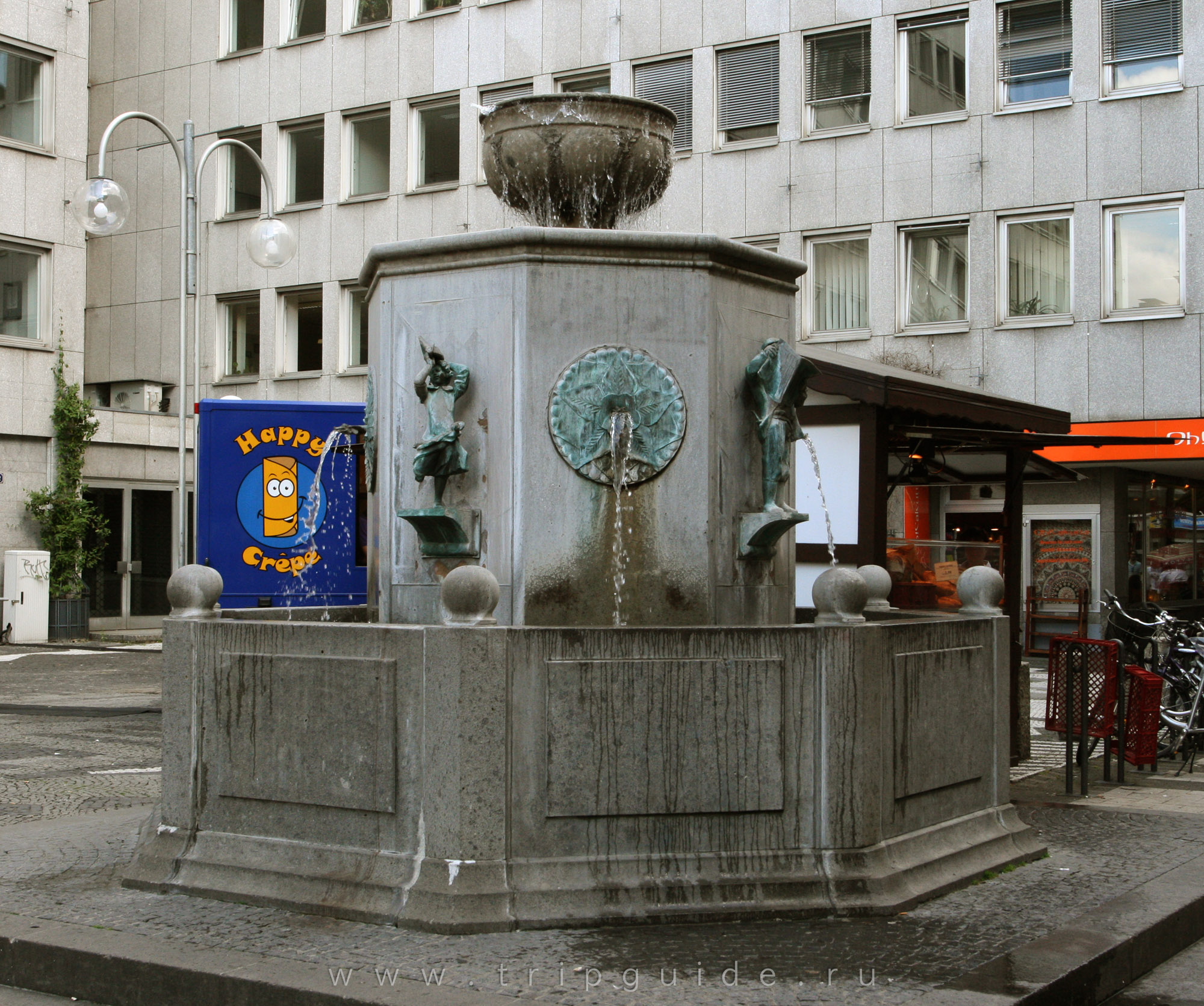Фонтан на площади Hanns-Hartmann-platz