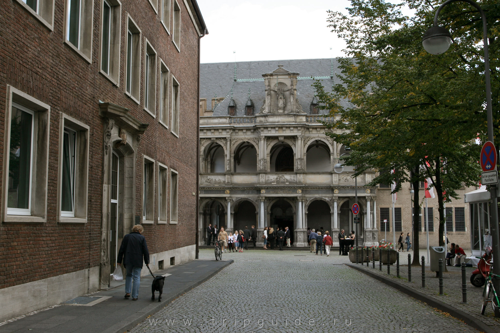 Вид на старую Ратушу (Altes Rathaus)