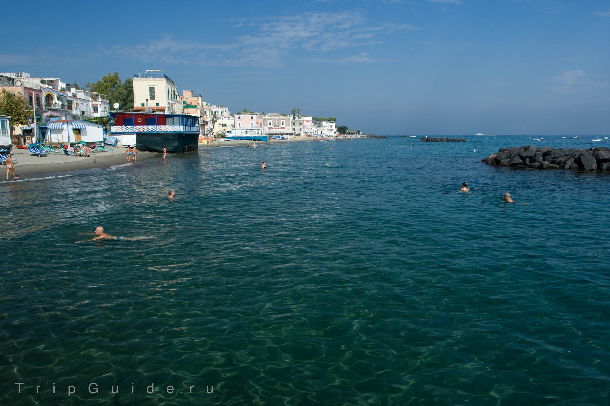 Море у отеля Miramare e Castello