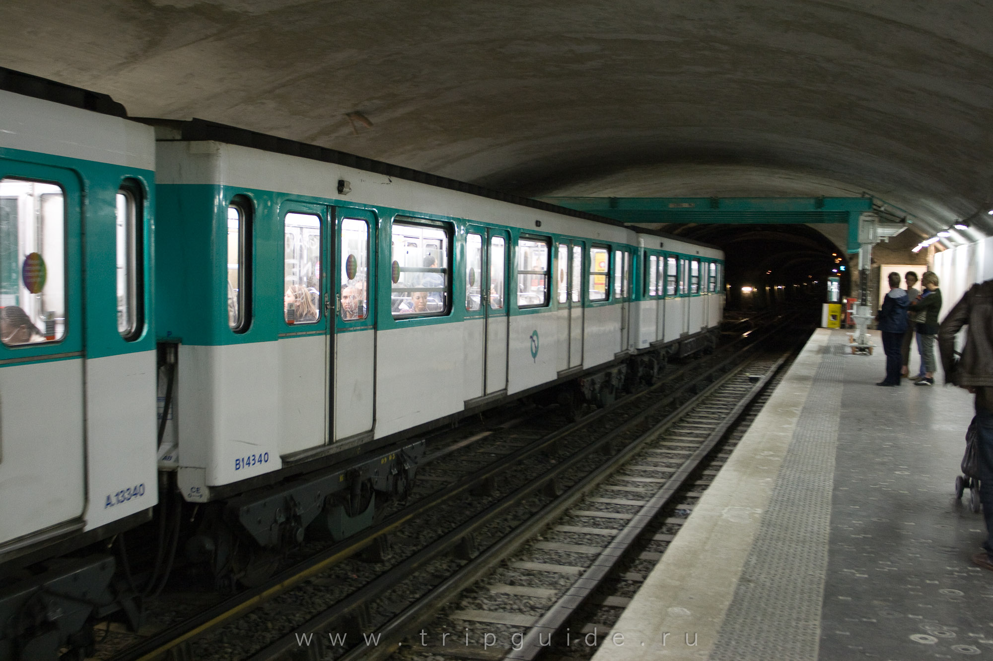 Вагоны метро в Париже