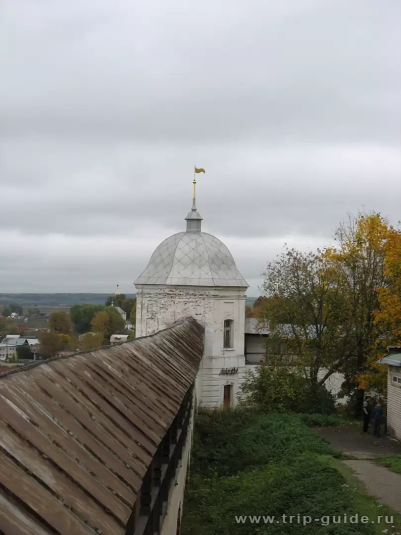 Крепостные стены Успенского монастыря