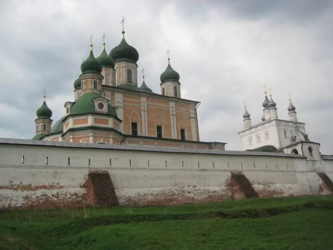 У стен Горицкого монастыря