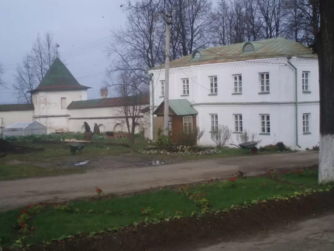 Переславль-Залесский. Монашеские кельи Феодоровского монастыря