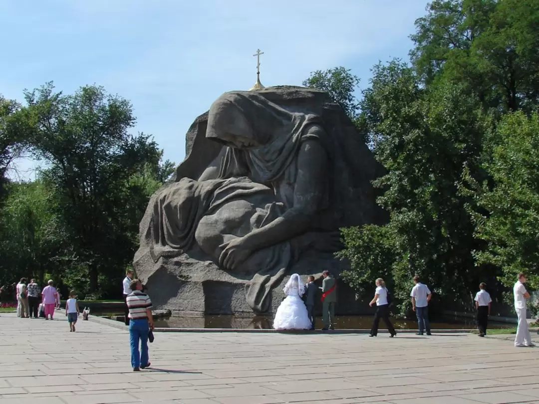 Мамаев курган, монумент «Скорбящая мать»