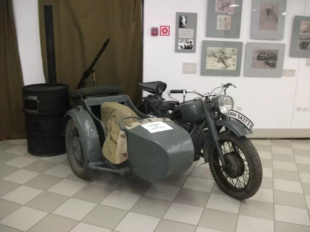 Немецкий мотоцикл с коляской в Музее в подвале универмага