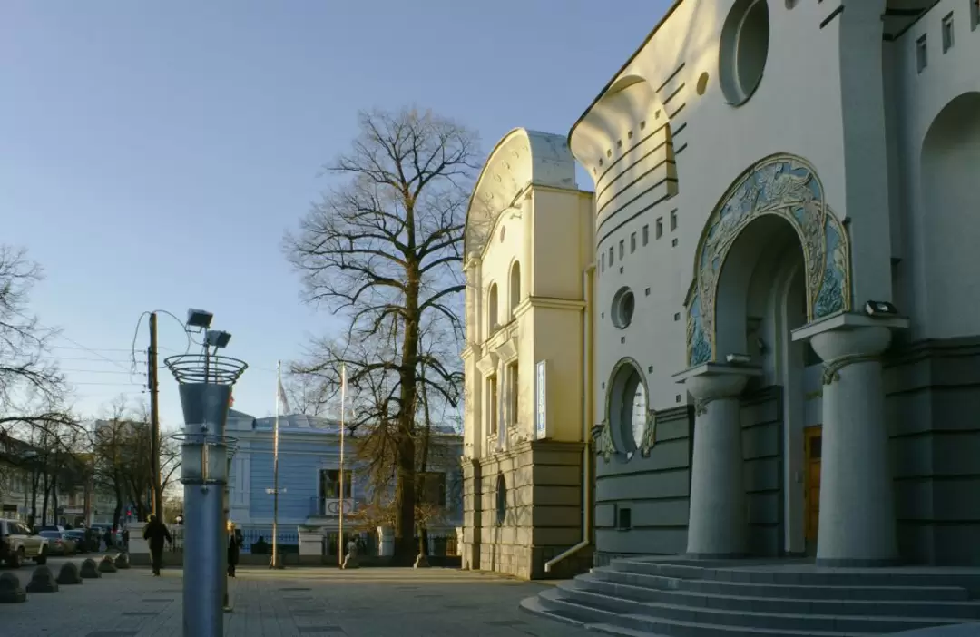 Дом бракосочетаний и банк в Нижнем Новгороде