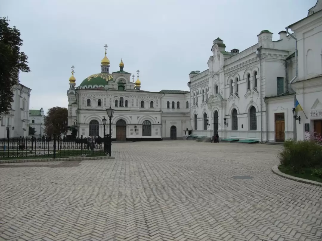 Киев, лавра, двор