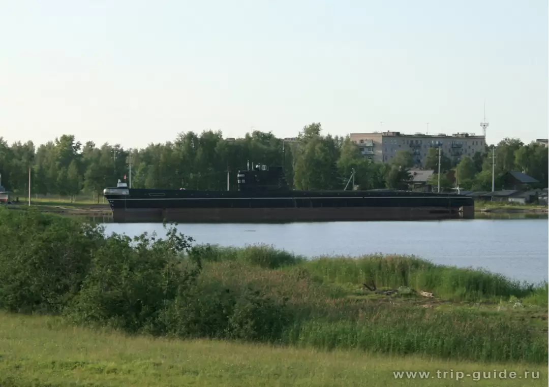 Вытегра, подводная лодка Б-440, вид с борта теплохода
