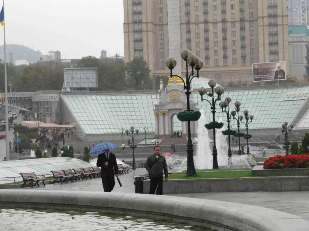 Площадь независимости — Майдан незалэжности